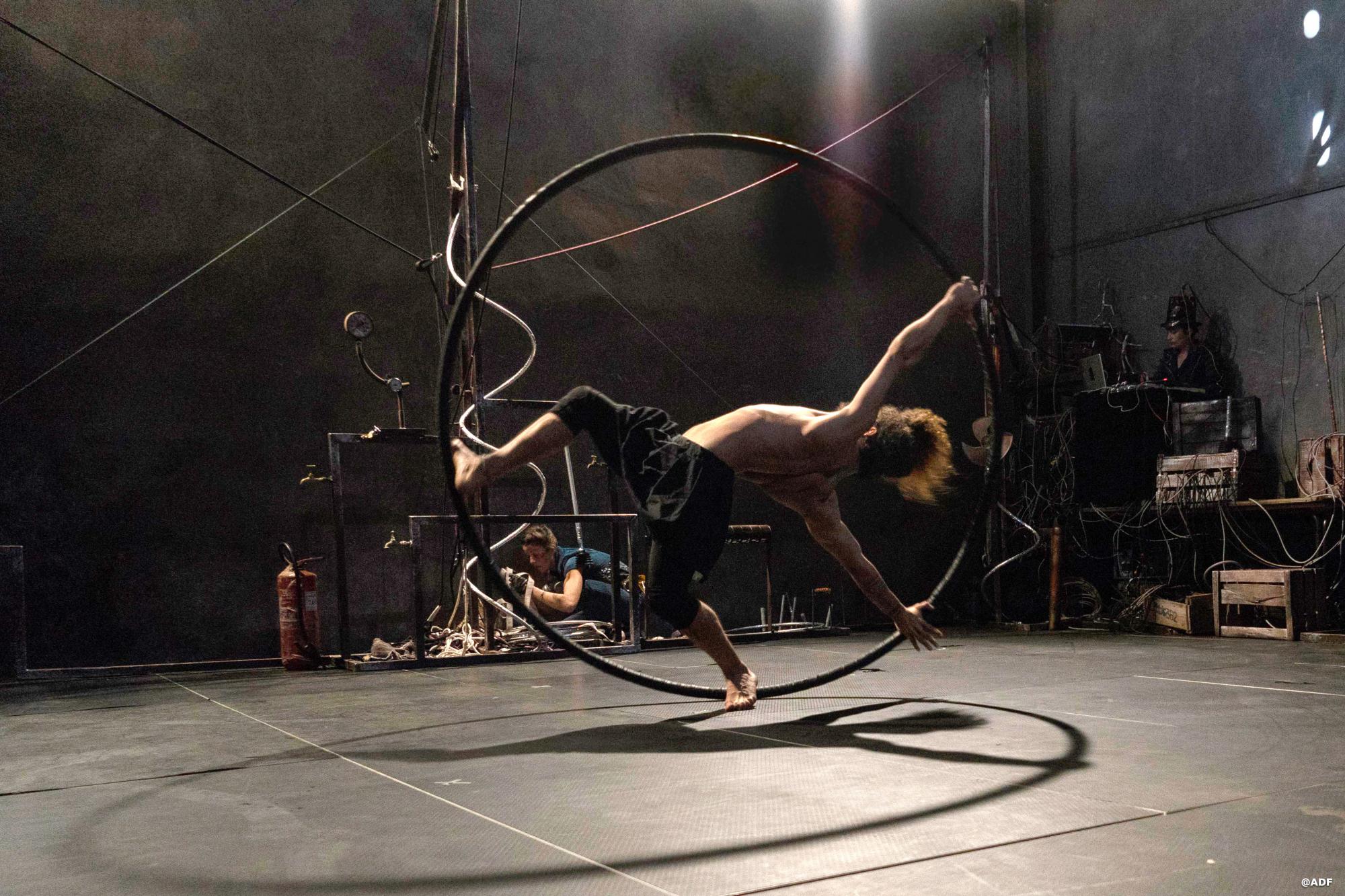 Atar (traces)- Compagnie Cerclhom – cirque – Grenoble Atar (traces)- Compagnie Cerclhom – cirque – Grenoble