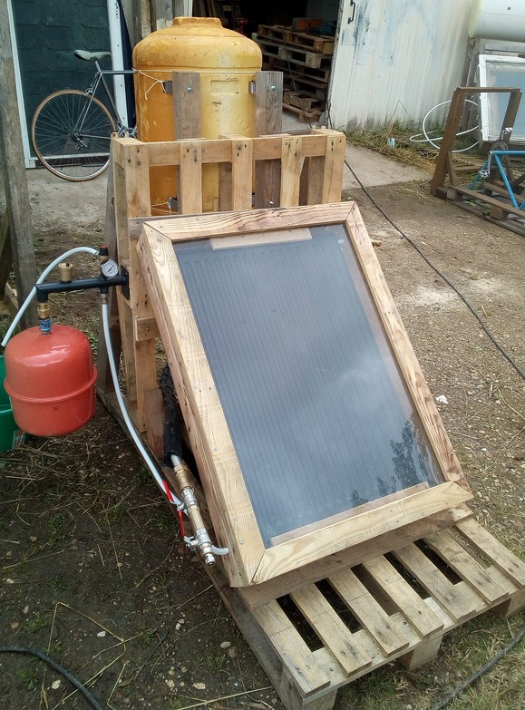 Fabrication d’un système de chauffe eau solaire à la Maladière – Saint-Denis sur Coize (42)